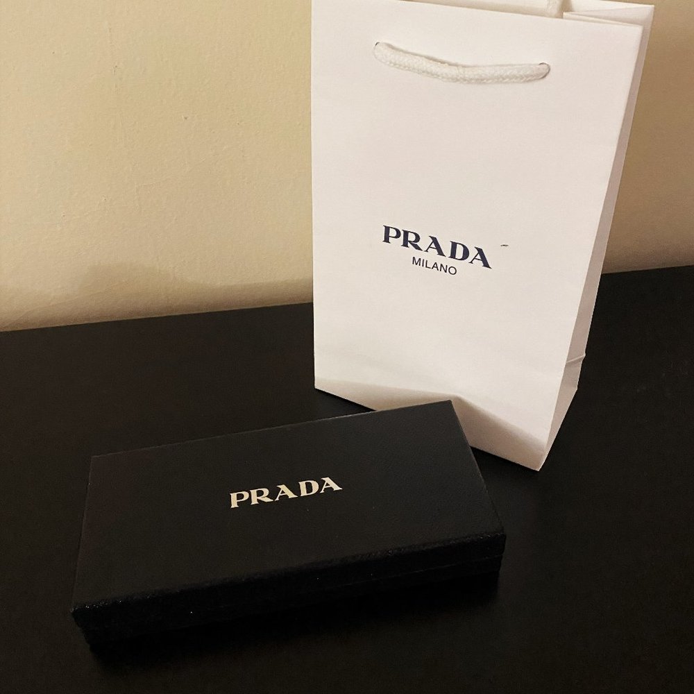 AUTHENTIC "PRADA" WOMEN'S GREY SOCKS WITH GREEN SPARKLING, IN "PRADA" GIFT BOX - Picture 9 of 9
